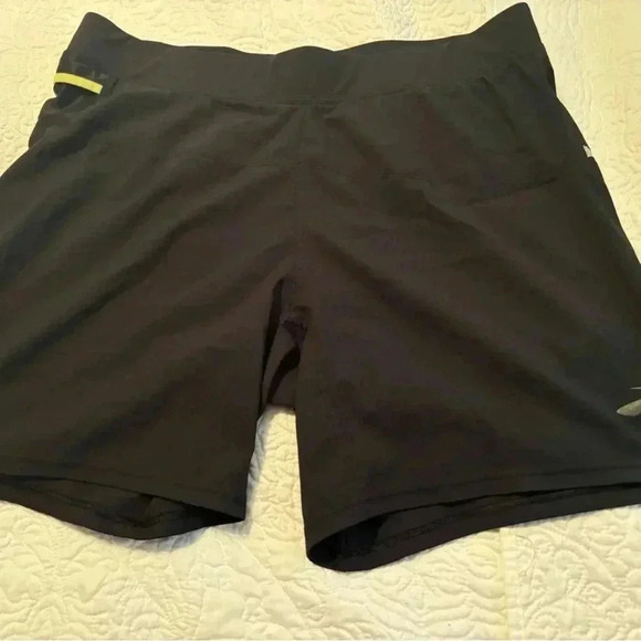 Women BROOKS RUN HAPPY SHORTS - Picture 3 of 6